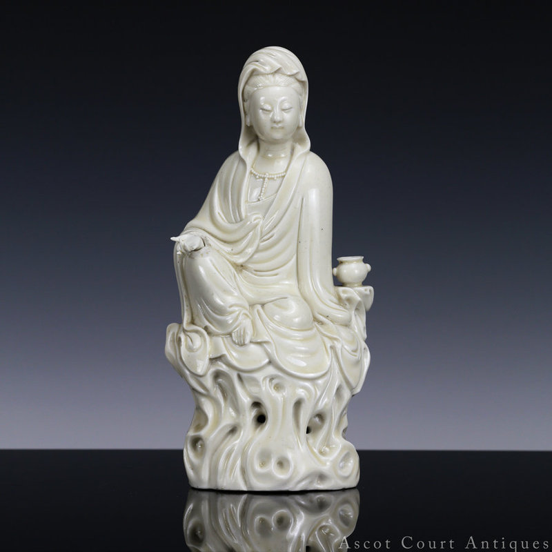 17/18TH C DEHUA BLANC-DE-CHINE PORCELAIN GUANYIN