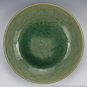 16th 17th C Carved Late Ming Longquan Celadon Charger