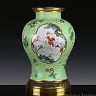 Qianlong Jiaqing Sgraffito Lime Green Ground Vase