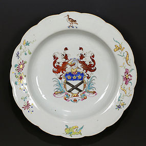 CHINESE EXPORT PORCELAIN 18TH C QIANLONG FAMILLE ROSE ARMORIAL PLATE