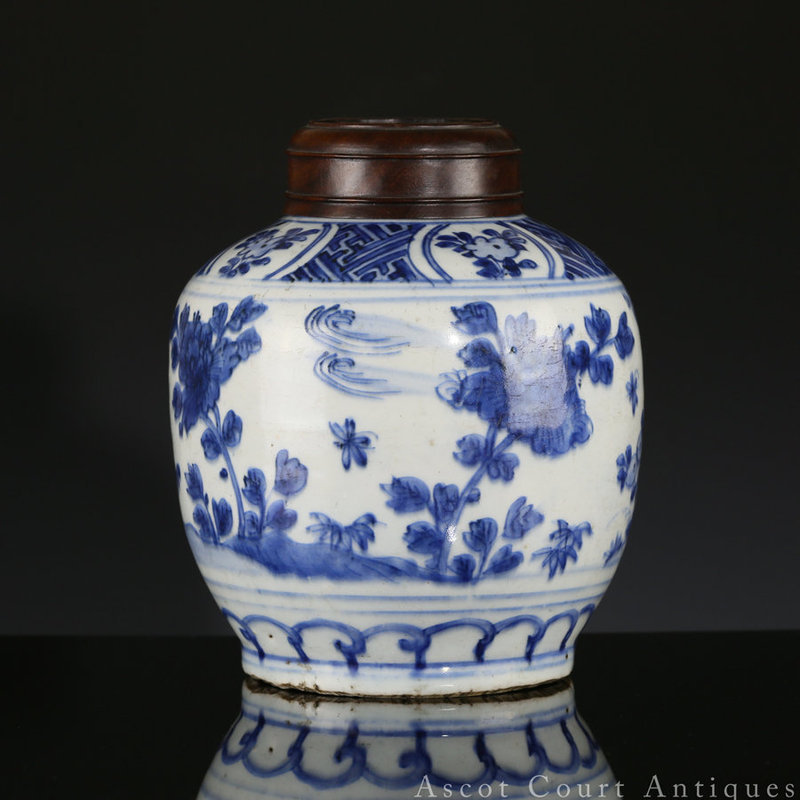 16th c LATE MING WANLI BLUE AND WHITE PORCELAIN JAR AND LID