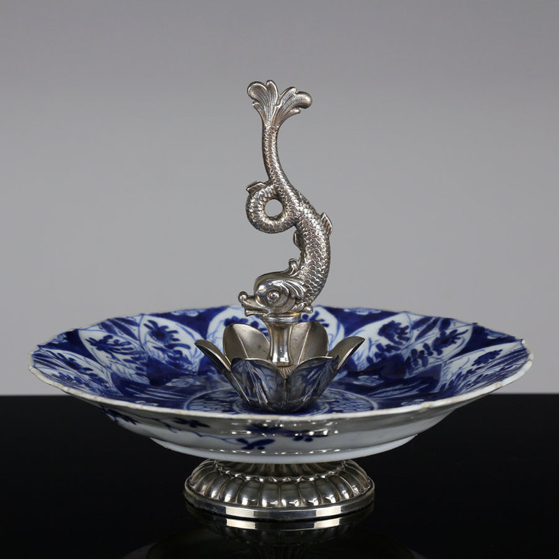 18TH C KANGXI BLUE AND WHITE SILVER MOUNTED PLATE / CAKE STAND