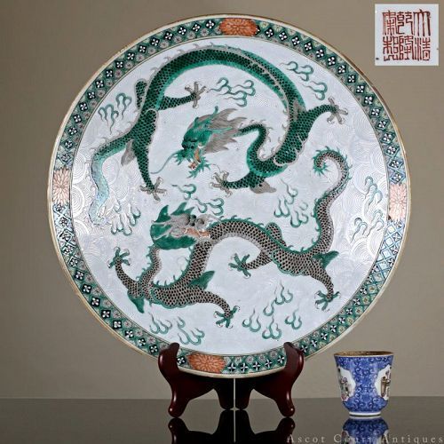 19TH C QIANLONG MARK FAMILLE VERTE DRAGON CHARGER, SGRAFITTO