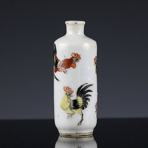 c. 1900 Late Qing Republic Rooster Famille Rose Porcelain Snuff Bottle