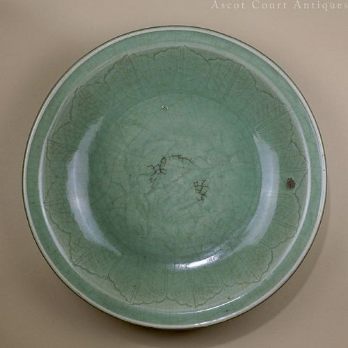 16th Century Mid-Late Ming Longquan Celadon Charger Plate