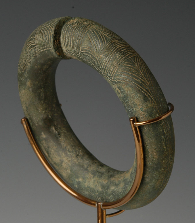 Dong Son Bronze Bangle with Decorative Lines