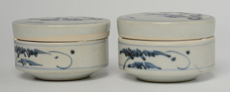 17th Century, Ming, Chinese Blue and White Covered Box
