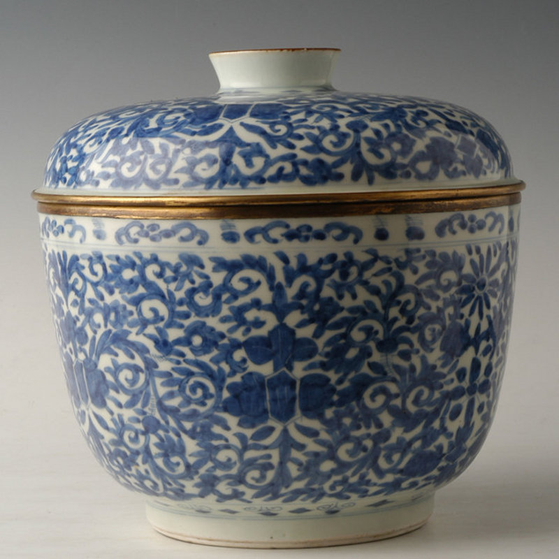 Large Chinese Export Blue and White Covered Bowl