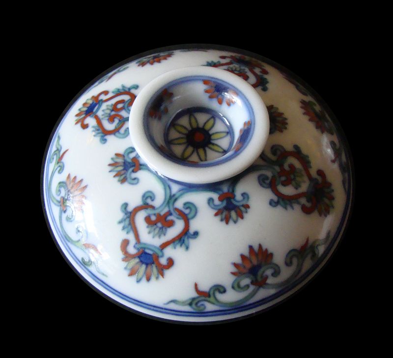 Doucai Bowl, Stand and Lid