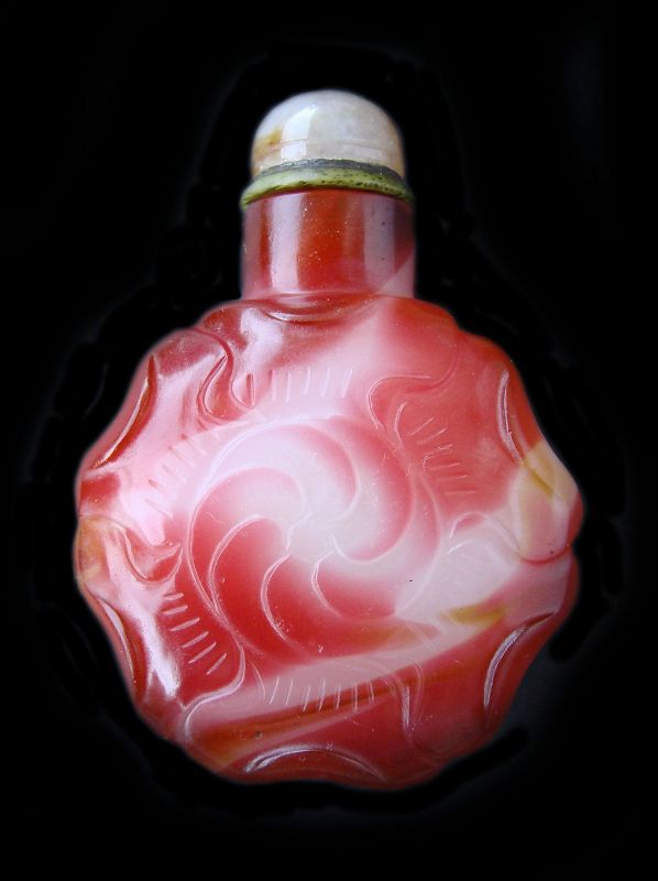 Glass Mallow Form Snuff Bottle