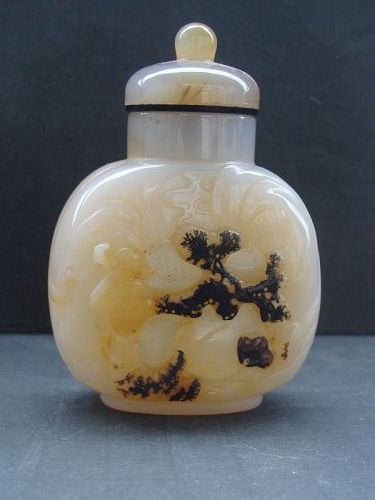 Chinese Carved Agate Snuff Bottle