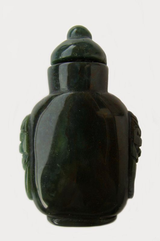 Chinese Moss Agate Snuff Bottle and Plate