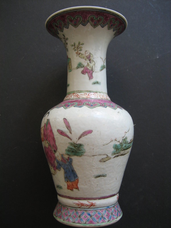 Qing Tongzhi Famille Rose Vase