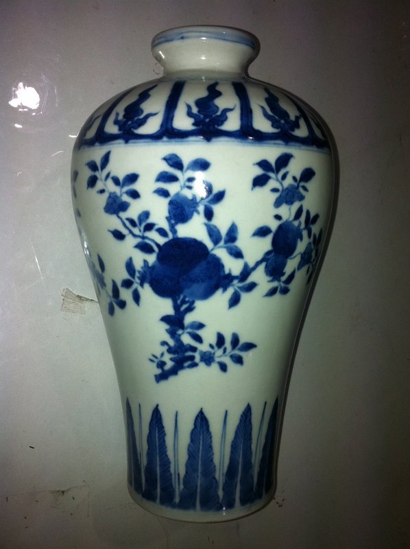 Qing blue and white porcelain peaches &amp; laichi meiping