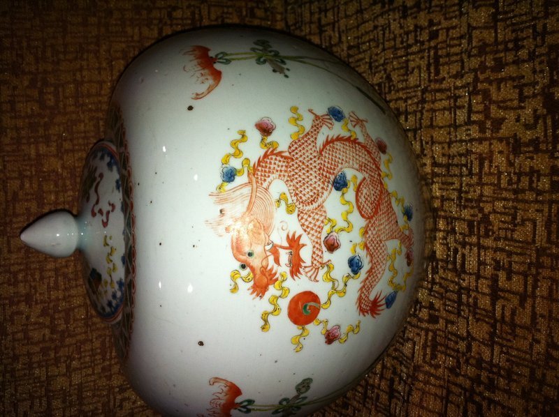 Chinese 'famille rose' porcelain jar and cover