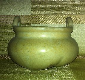 Chinese crackled guan type glazed tripod censer