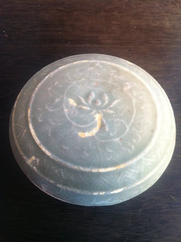 Chinese Yue kiln lotus moulded covered box