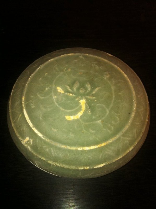 Chinese Yue kiln lotus moulded covered box