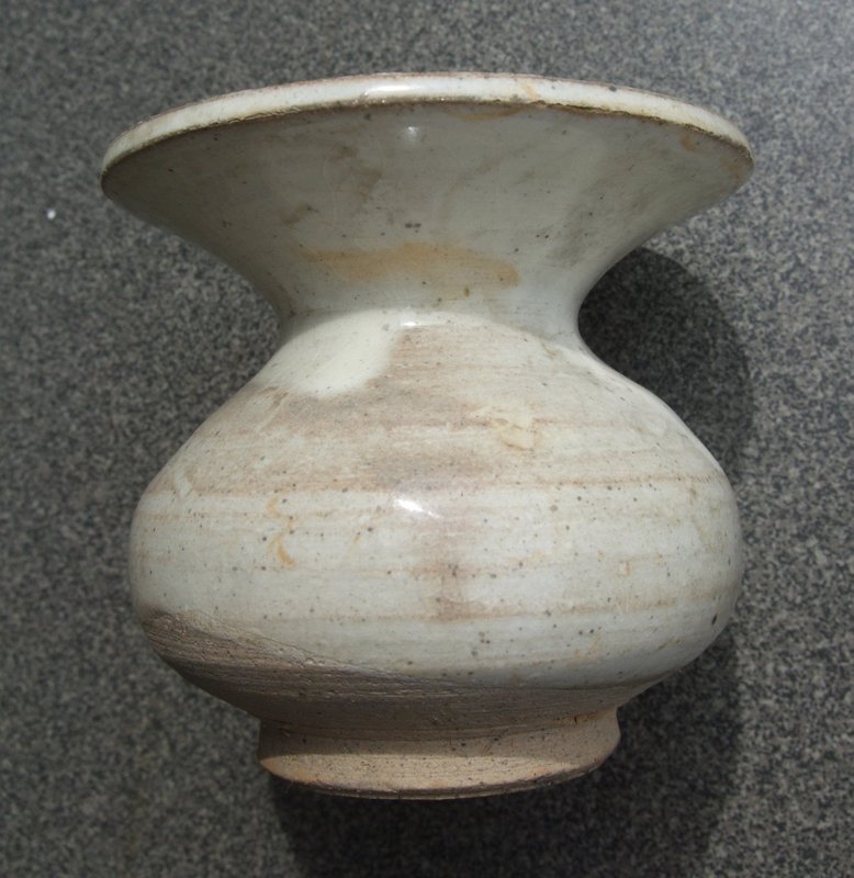 Chinese Liao dynasty cream glaze zhadoa