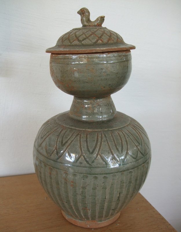 Chinese Green Glaze Garlic Head shaped vase with cover