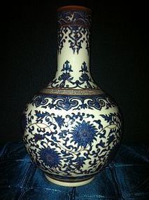 Chinese Qing blue and white tianchewping vase