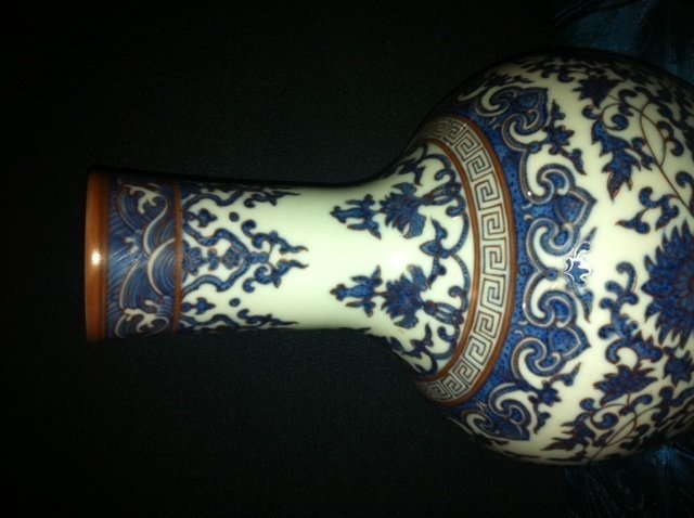 Chinese Qing blue and white tianchewping vase