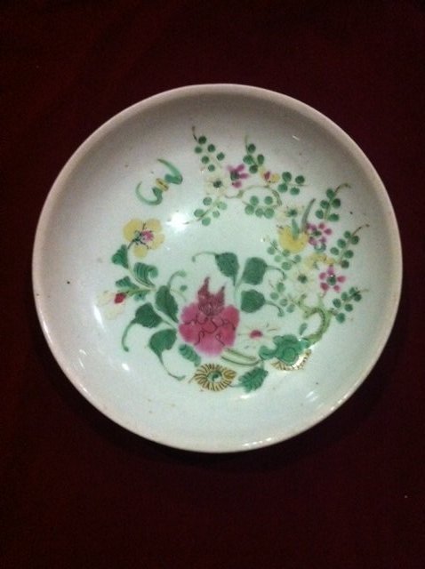 Qing Polychrome famille rose dish