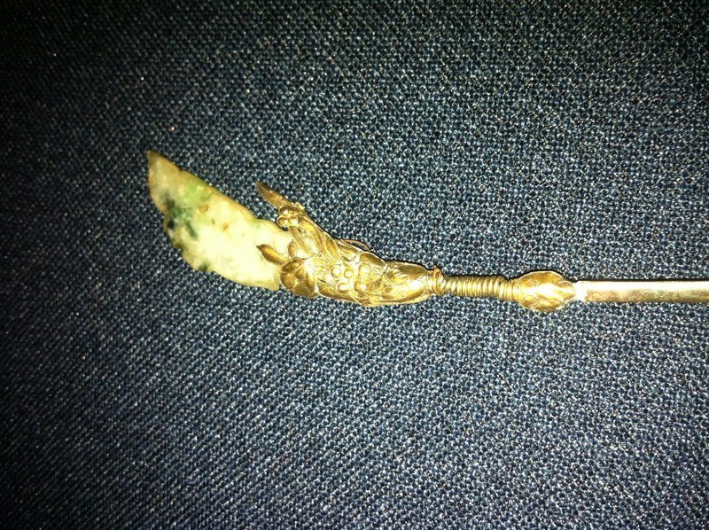 Chinese Qing Era gilt hairpin with the flora design jade