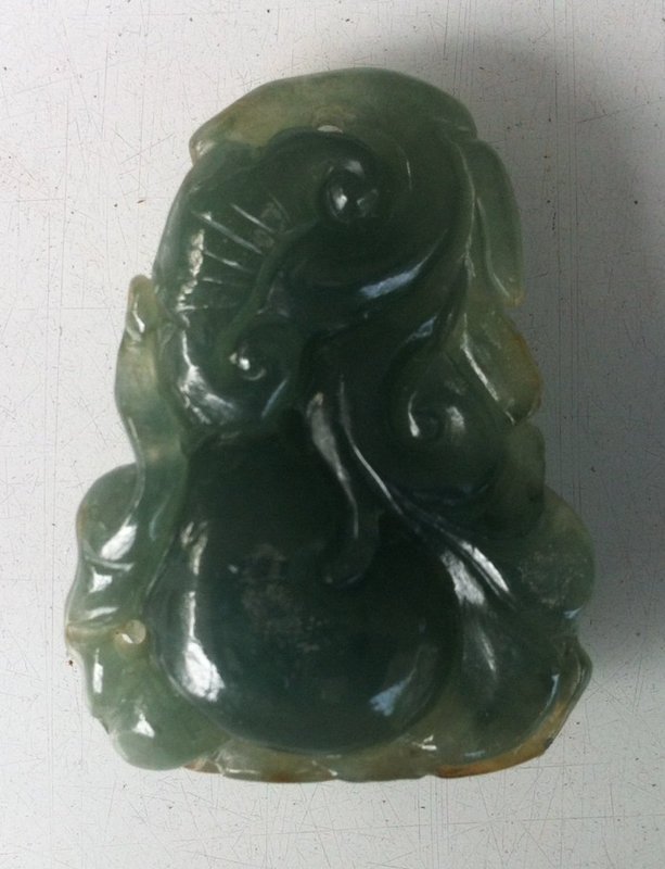 Chinese nephrite jade pendant