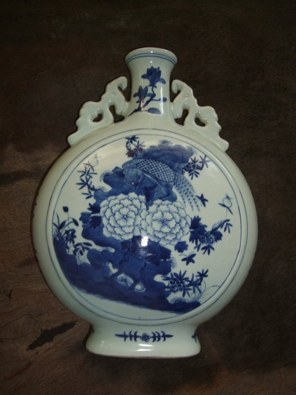 Chinese Qing Blue and white moon vase