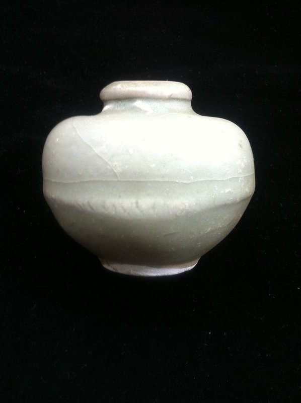 Chinese Song Dynasty longquan  celadon jarlet