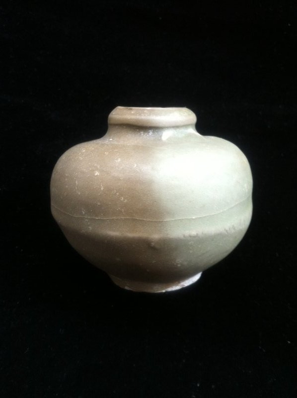 Chinese Song Dynasty longquan  celadon jarlet