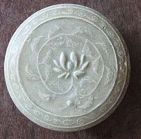 Chinese Yue Stoneware Celadon Covered Box with Lotus