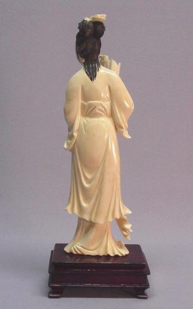CHINESE IVORY CARVING OF A MAIDEN AND A CRANE