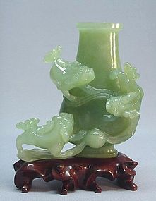 CHINESE BOWENITE CARVING OF A VASE