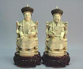 EARLY 20TH C. CHINESE IVORY CARVING OF A ROYAL COUPLE