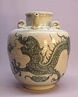 CHINESE 17TH C. BLUE AND WHITE SWATOW WARE JAR