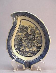 19th C. CHINESE EXPORT CANTON BLUE & WHITE DISH: