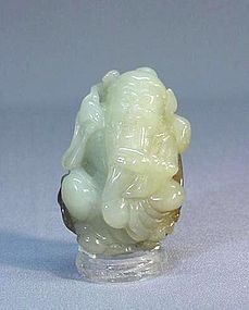 CHINESE JADE CARVING OF A FISHERMAN