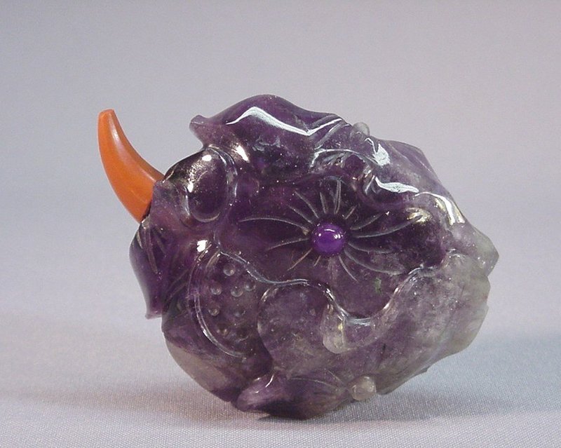CHINESE AMETHYST CARVED SNUFF BOTTLE