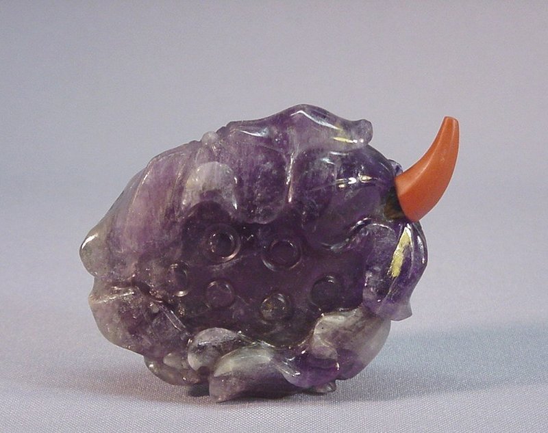 CHINESE AMETHYST CARVED SNUFF BOTTLE
