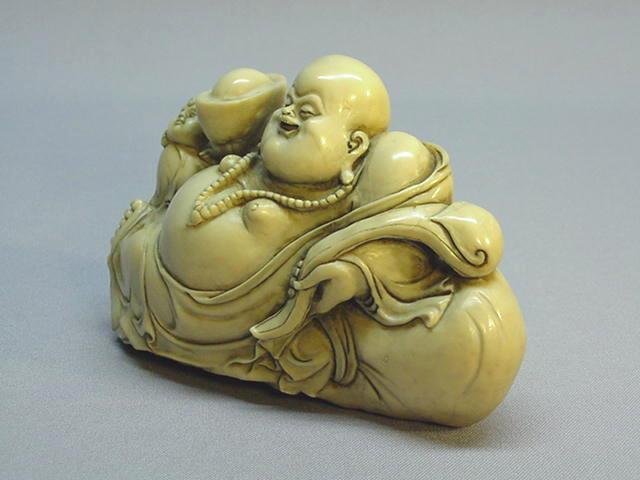 CHINESE MID 20TH C. STONE CARVING OF A LAUGHING BUDDHA