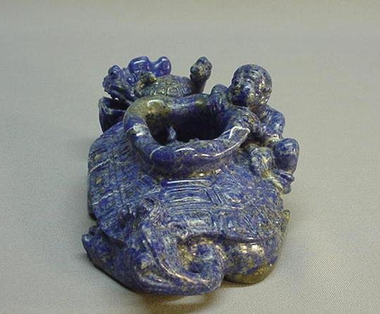 CHINESE MID 20TH C. LAPIS CARVING OF A WATER BOWL