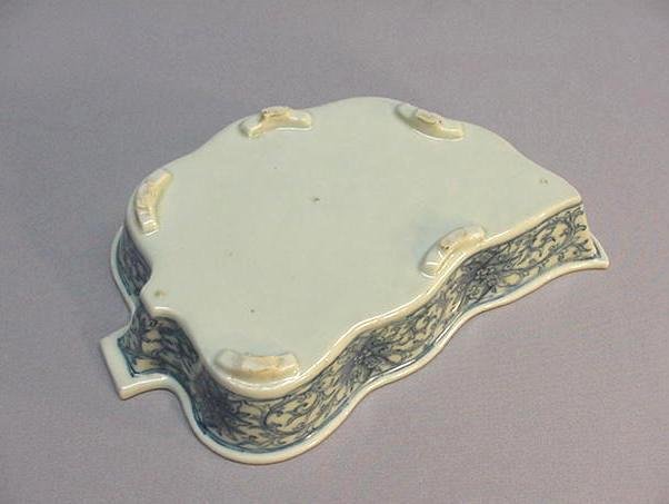 19th C. CHINESE BLUE &amp; WHITE SERVING DISH