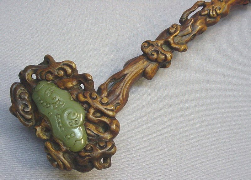 CHINESE WOOD CARVING OF A RUYI SCEPTER