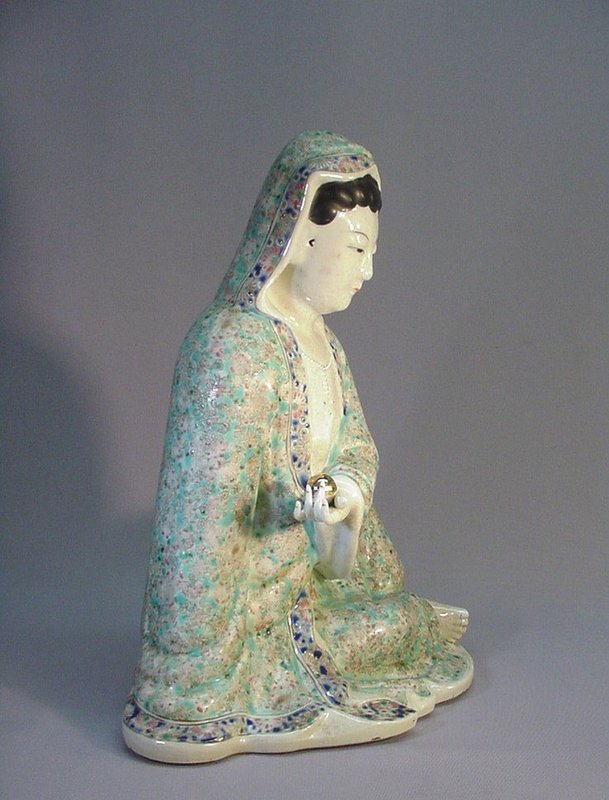 CHINESE PORCELAIN STATUE OF GUANYIN