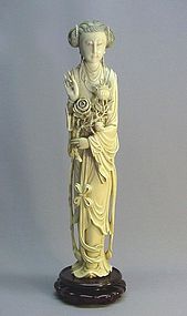 CHINESE CARVED IVORY STATUE OF A MAIDEN