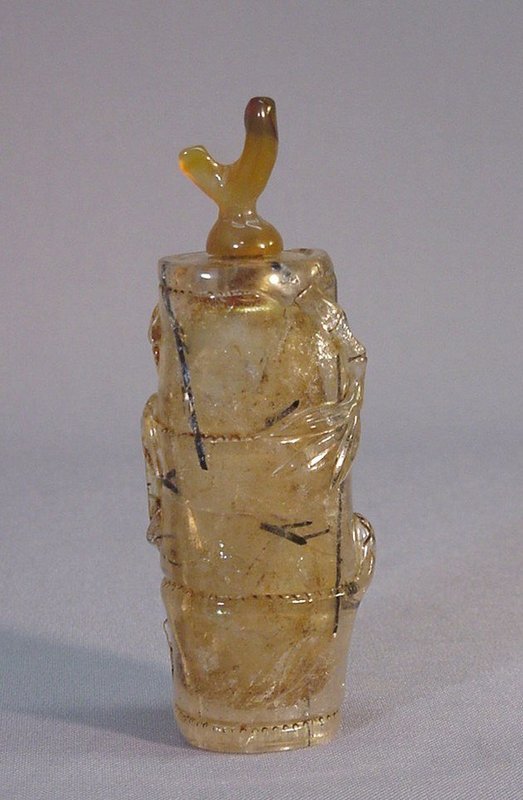CHINESE CARVED HAIR CRYSTAL SNUFF BOTTLE