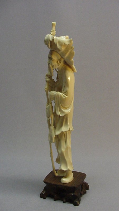 CHINESE IVORY CARVING OF A FISHERMAN