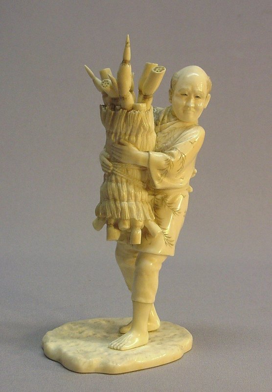 19TH C. JAPANESE IVORY OKIMONO OF A FARMER